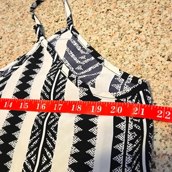 Shein Curve Black and White Striped Top with Spaghetti Straps Women size 1X - Picture 7 of 9